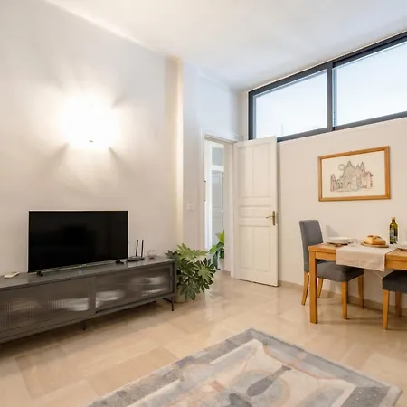 Bozzi Luxury Aparthotel
