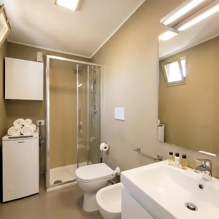 Bozzi Luxury شقة فندقية 3*